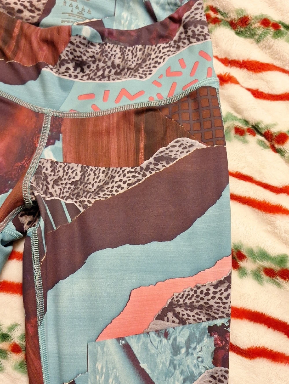 Reebok Speedwick Abstract Pattern Leggings in Aqua, Mauve & Coral Sz. XS